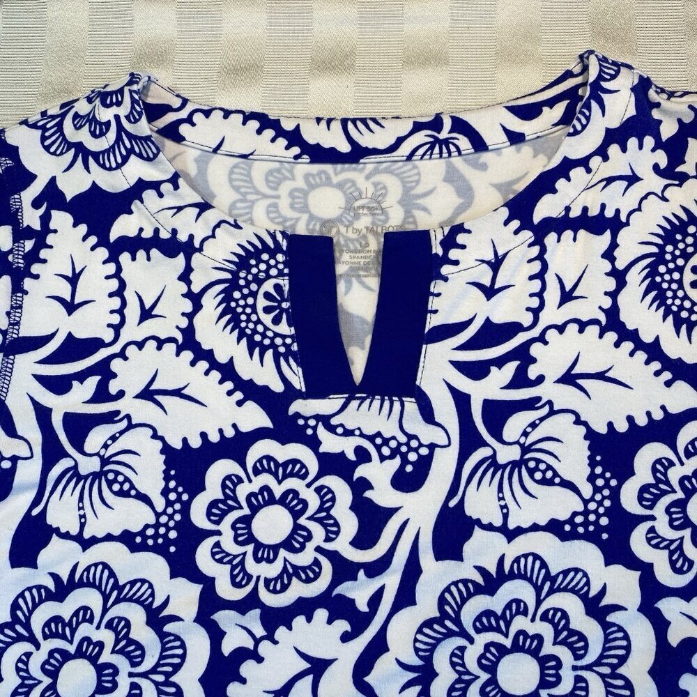T By TALBOTS Blue Floral UPF 50+ Sun Protection Stretch Knit Top Large PETITE - Picture 12 of 14
